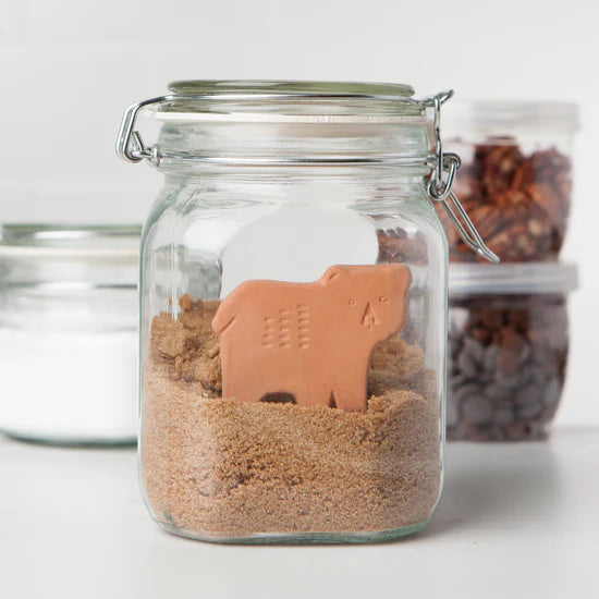 Boris Bear, your adorable Sugar Saver! This charming terracotta buddy keeps your brown sugar soft and moist for 3-6 months