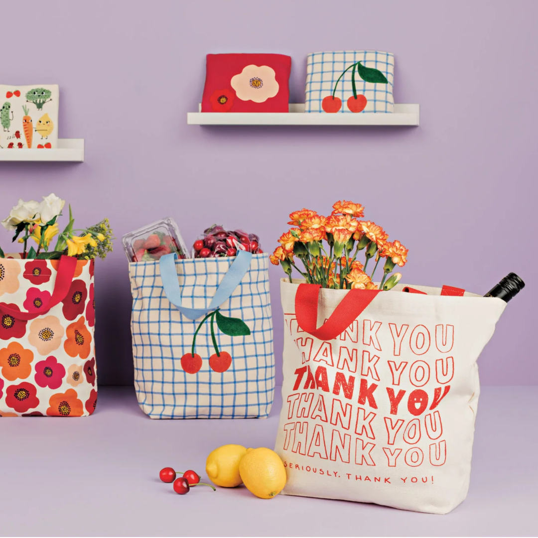 This Thank You Pocket compact tote is reimagined in lightweight cotton canvas and ready to be used in a jiffy. Perfectly sized for quick grocery runs or other daily errands, it folds easily into an inner pocket.