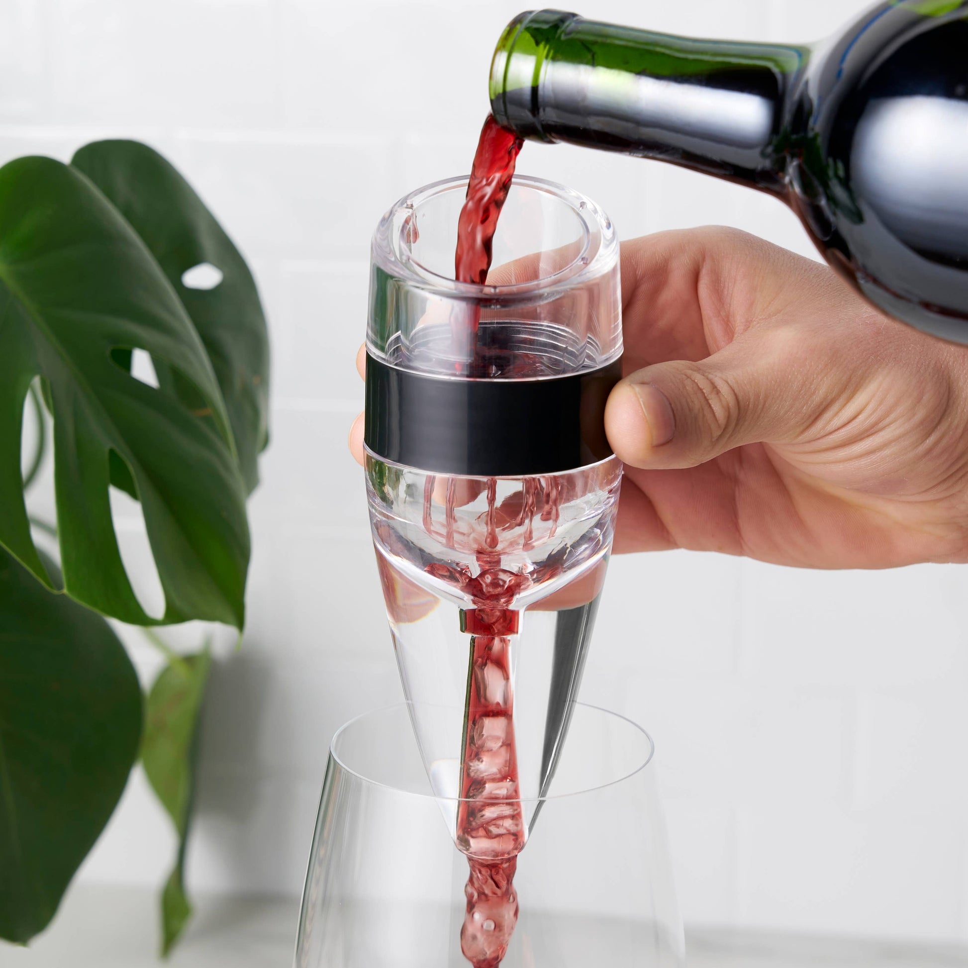 This innovative tool introduces air into your wine as you pour, enhancing the aroma, softening tannins, and creating a smoother, more balanced finish—no waiting required. It mimics the results of 2.5 hours of decanting, delivering full flavor right into your glass.