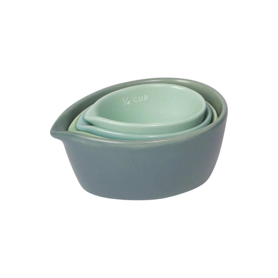 Stoneware set of 4 measuring cups that comes in a giftable box! Comes with 1/4 cup, 1/3 cup, 1/2 cup, and 1 cup green ombre stoneware measuring cups.