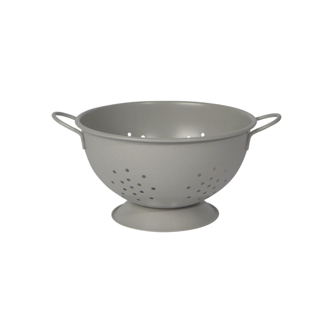 Bolster your kitchenware with the Small Matte Fog Gray Colander from Now Designs! Crafted with durable powder-coated steel, this practical tool can help you with everything from straining noodles to rinsing off fruit. Plus, with its elevated flat base, it's stable enough to hold those freshly-picked garden veggies and serve as a stylish centerpiece.