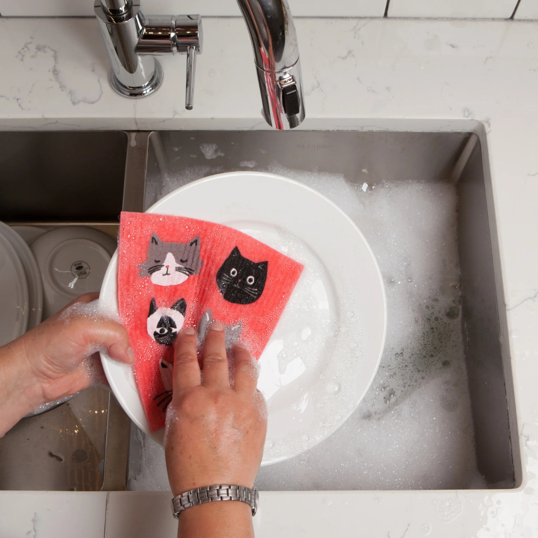 These cats have a great purr-sonality and are ready to help in the kitchen. This versatile sponge cloth wipes away messes effortlessly, and the fun feline design brightens up kitchens, bathrooms and other areas.