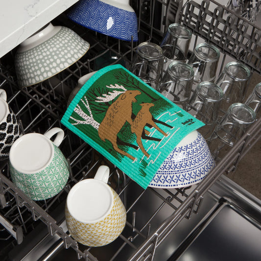 Bring the wonder of the outdoors inside with this Ecologie Moose Lake Swedish dishcloth. This versatile biodegradable sponge cloth can be used with most cleaning products to tackle your home's most challenging messes.