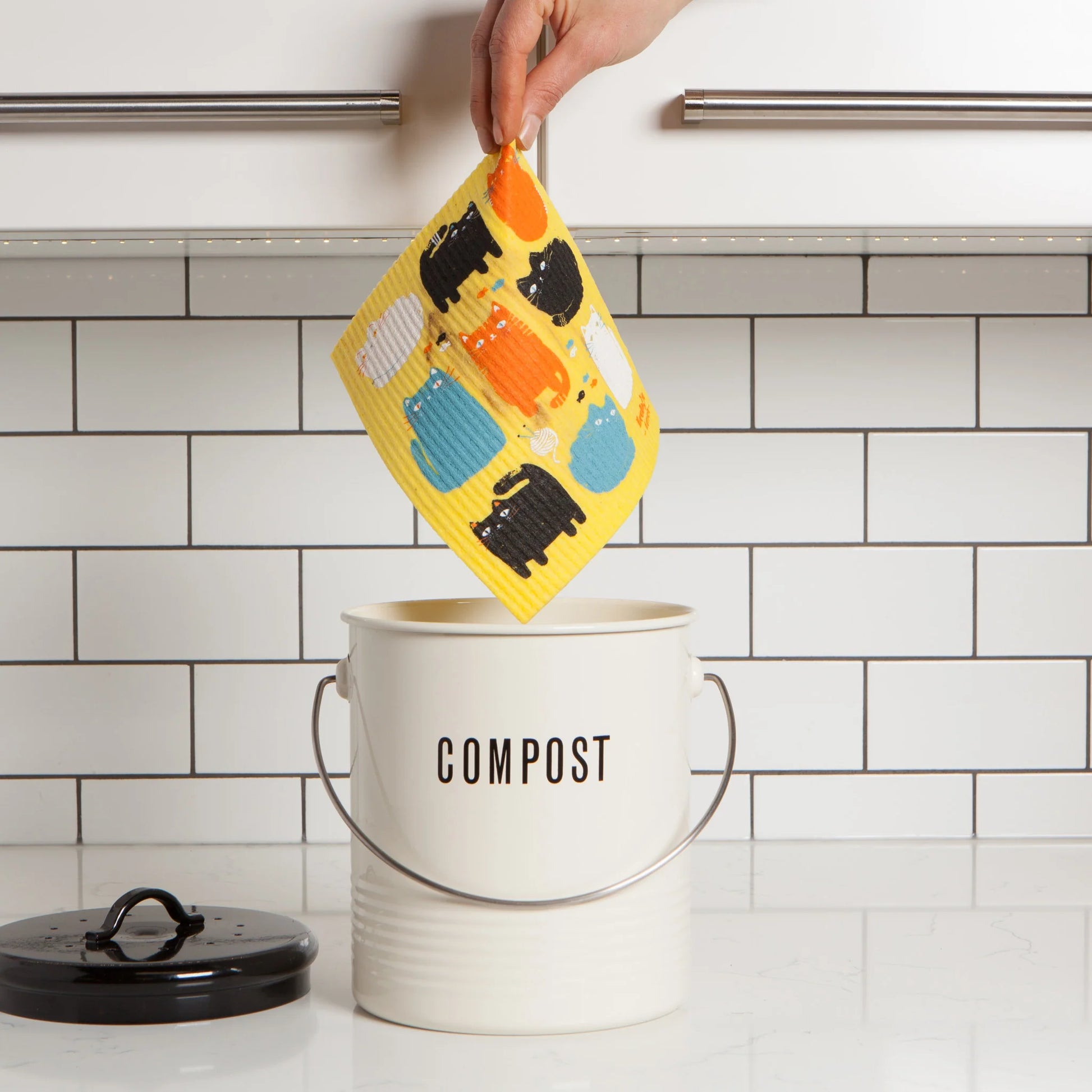 Add a touch of feline fun to your household chores with the inquisitive cats printed on this Purrfect Pals Swedish dishcloth by Ecologie. The biodegradable and earth-friendly sponge cloth is a colorful, reusable alternative to paper towels